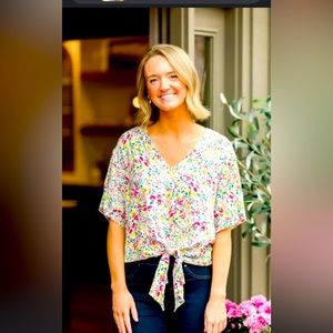 The Pioneer Woman floral tie front up front shirt in size XL.